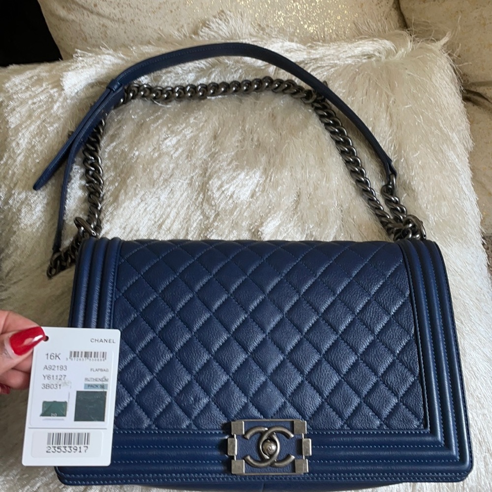 Stunning CHANEL flap bag color is Ruthenium/ Navy